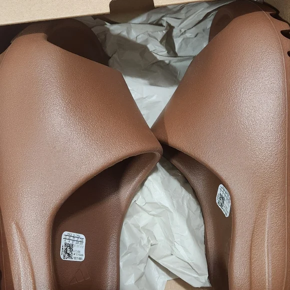 Yeezy slides- Flax (brand new) - Picture 3 of 6